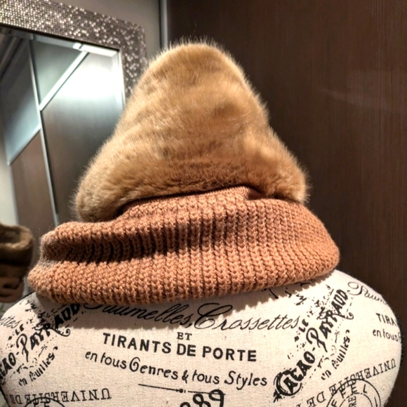 Banana Republic faux fur scarf - Picture 5 of 6